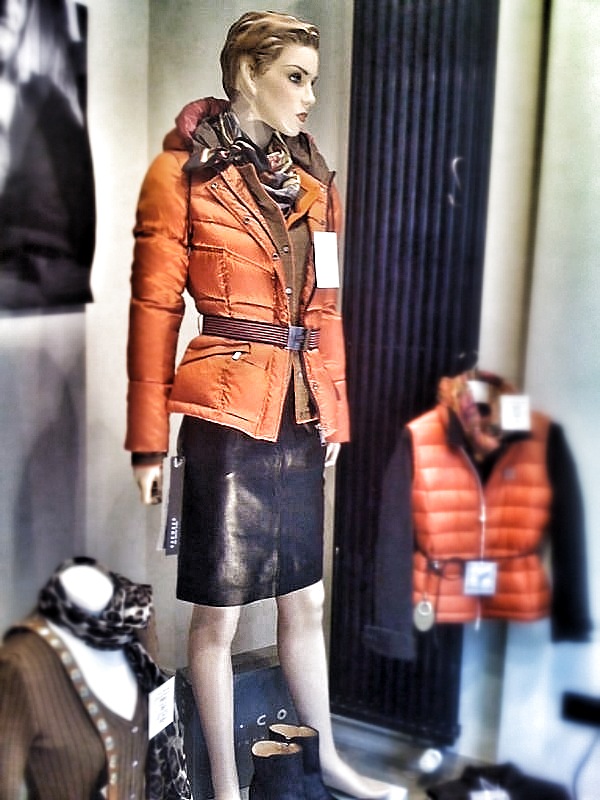 Daunenjacke von ADD 299 €, Leder Rock von Oakwood 159 €