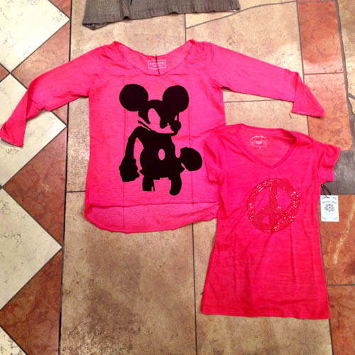 Mickey Mouse & Peace Shirts von Anna Effe