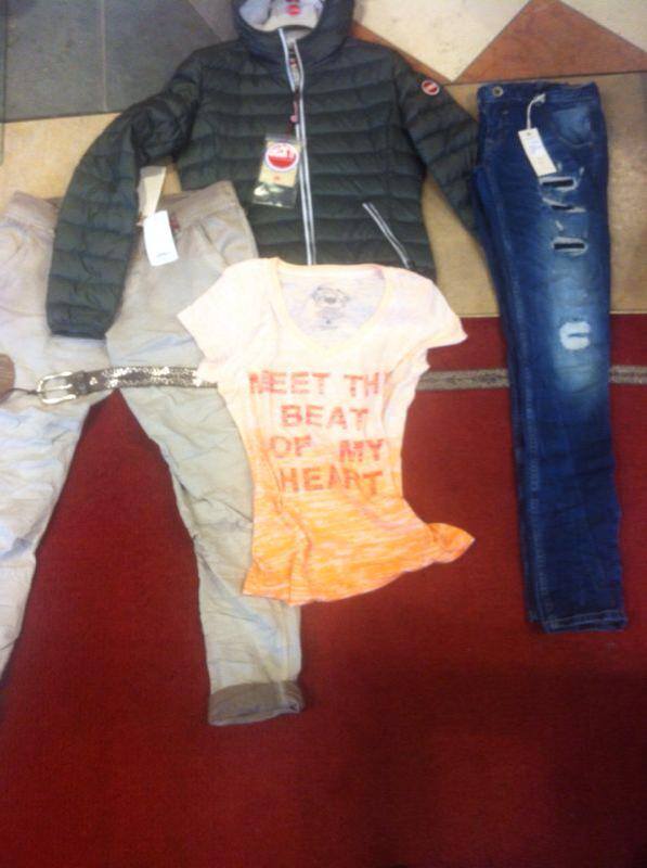 Dorothy Blue Shirt mit cooler Zhrill Jeans & light Daunen Jacke von Colmar
