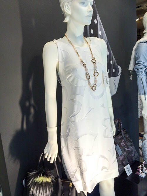 Sommerstyles: Weißes Sommerkleid von Ana Alcazar für 189 €