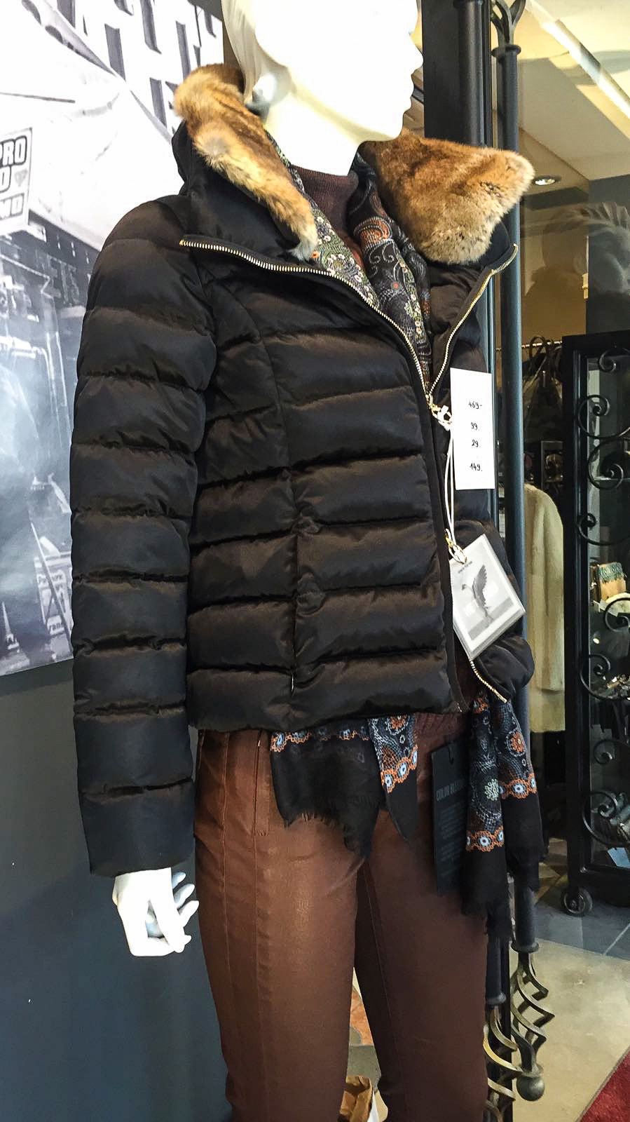 Daunenjacke von Hetregó, Hose von Drykorn Daunenjacke von Hetregó, Hose von Drykorn