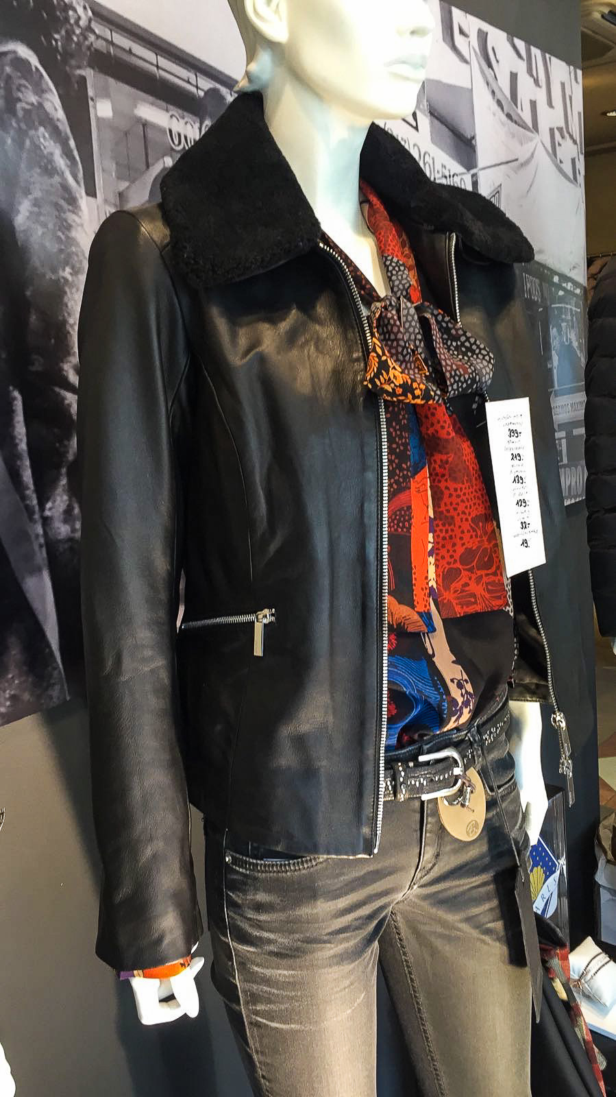 Leserjacke von Oakwood, Bluse von 0039 Italy - Wintermode 2016 Leserjacke von Oakwood, Bluse von 0039 Italy - Wintermode 2016