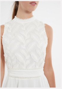 Ana Alcazar weisses kurzes Kleid mit Perlen Modell Zawy