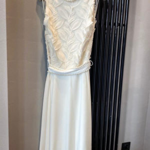 Ana Alcazar weisses kurzes Kleid mit Perlen Modell Zawy